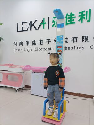 ODM カスタマイズ 子供 自動体重と座席の高さスケール 50-150cm