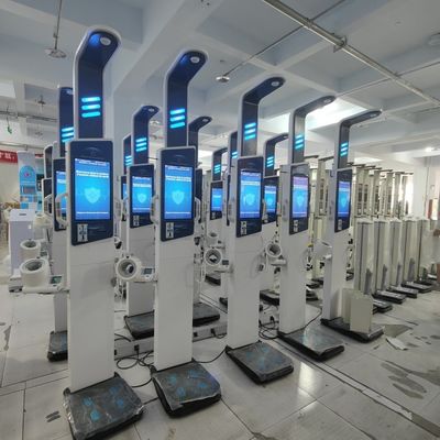 バイオインペデンス体脂肪分析機 大きいディスプレイ画面と広告画面
