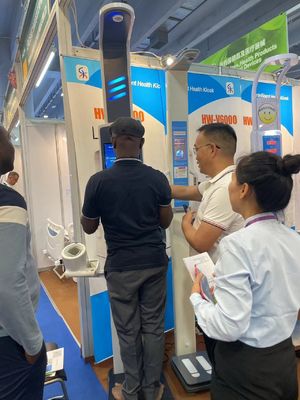 医療薬局 超音波健康検査ステーション 体重計付きの自動販売機