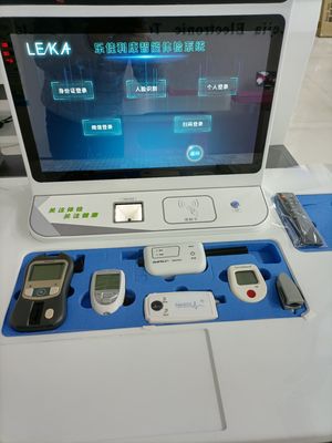全身健康検査と血圧モニタリングのためのHDLCDスクリーンテレメディシンキオスク