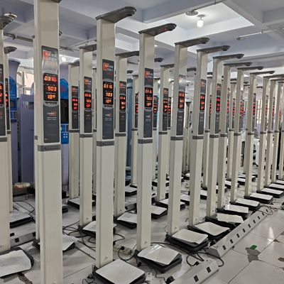 LED/LCDディスプレイ付きの医者のスケール高さと体重測定機 33*46*230cm